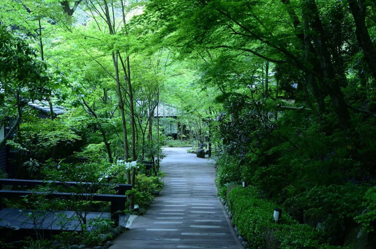 Отель Kurokawa Onsen Oku No Yu Минамиогуни Экстерьер фото