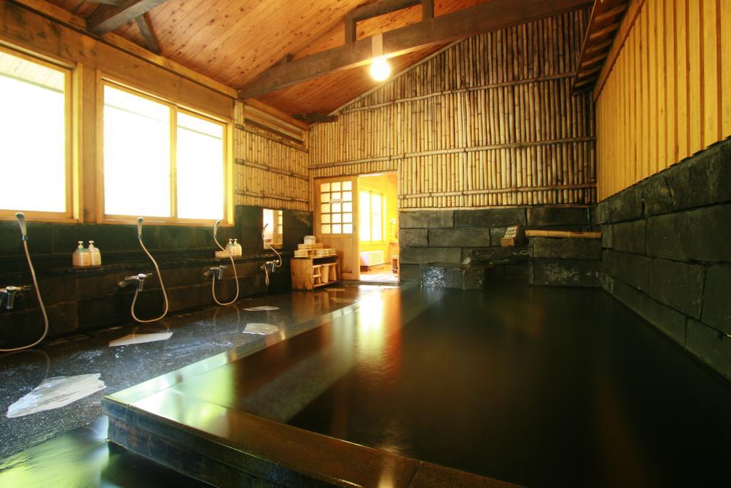 Отель Kurokawa Onsen Oku No Yu Минамиогуни Экстерьер фото