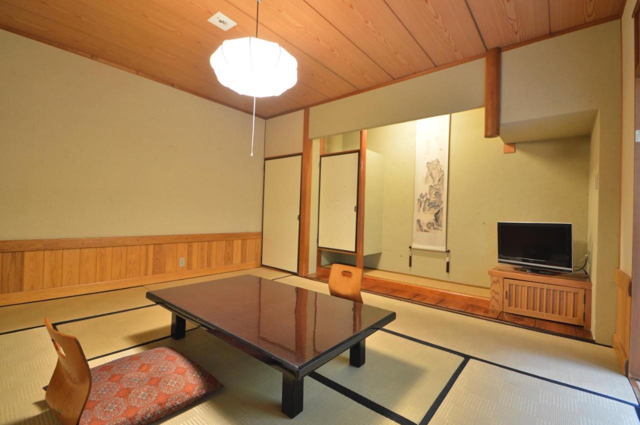 Отель Kurokawa Onsen Oku No Yu Минамиогуни Экстерьер фото