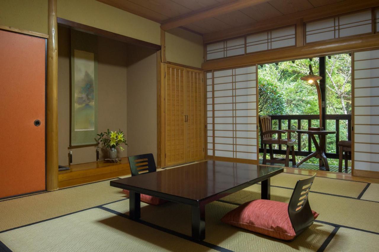 Отель Kurokawa Onsen Oku No Yu Минамиогуни Экстерьер фото