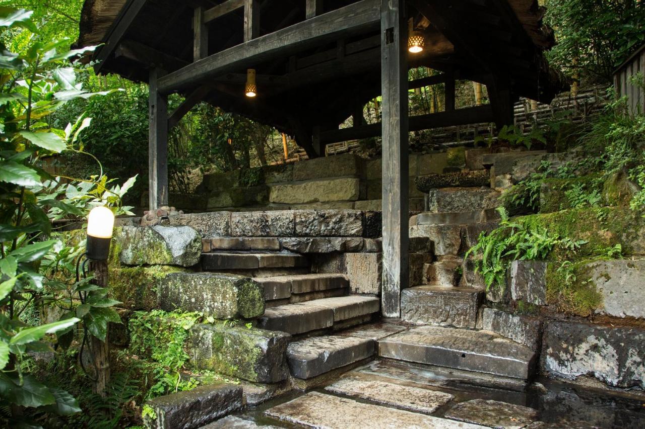 Отель Kurokawa Onsen Oku No Yu Минамиогуни Экстерьер фото